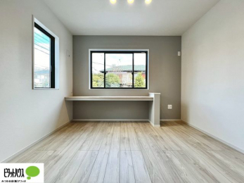 ���r���O�@���q�l�̕׋���������J�E���^�[�X�y�[�X�B