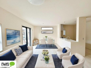 ���r���O�@�傫�ȑ�����ۓI�ȃ��r���O�́A�������邢��C�ɂ��Ă���܂��ˁB�����ۂ̎����ʐ^��CG�ŉƋ��z�u�����C���[�W�ł���A���ۂƂ͑����قȂ�܂��B