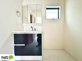 ���ʑ�E���ʏ��@�O�ʋ��̗���A�V���N���ȂǑ������[��������A�L�X�Ƃ������ʉ��ϑ�ł��B