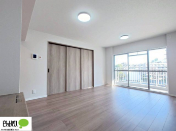 ���r���O�@�傫�ȑ�����ۓI�ȃ��r���O�́A�������邢��C�ɂ��Ă���܂��ˁB