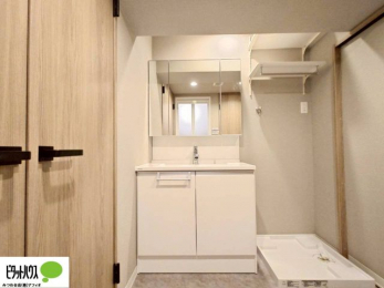 ���ʑ�E���ʏ��@�O�ʋ��̗���A�V���N���ȂǑ������[��������A�L�X�Ƃ������ʉ��ϑ�ł��B