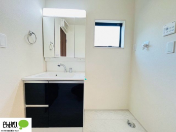 ʑEʏ@{Hʐ^@ʎɏAJr\hɂB傫ȋŌ₷ʉϑł