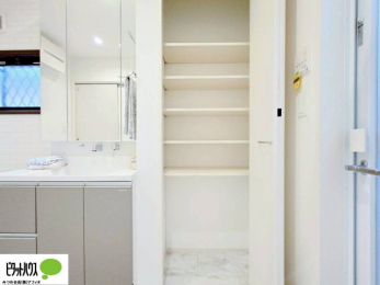 ̑@ʏɎ[Xy[X݂܂B^IAXgbN܂ȂǉƑ̂ŃlɃXy[XƏd󂵂܂B