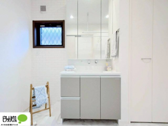 ʑEʏ@ʎɏAJr\hɂB傫ȋŌ₷ʉϑł