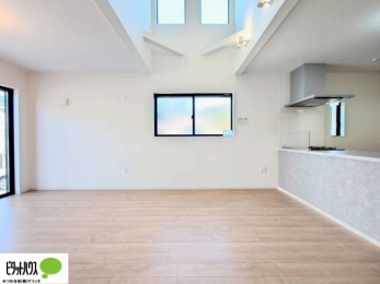 ̑@傫ȑۓIȃrÓA邢CɂĂ܂ˁB