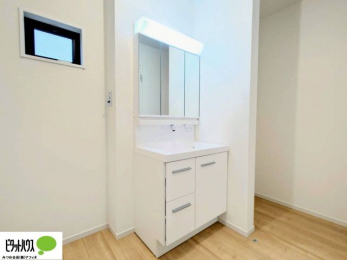 ʑEʏ@ʏɎ[Xy[X݂܂B^IAXgbN܂ȂǉƑ̂ŃlɃXy[XƏd󂵂܂B