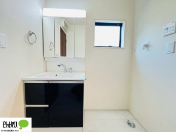 ���ʑ�E���ʏ��@�{�H��ʐ^�@�O�ʋ��̗���A�V���N���ȂǑ������[��������A�L�X�Ƃ������ʉ��ϑ�ł��B