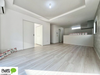 ���r���O�@�L�X�k�c�j�I����̑傫�ȃ\�t�@��u���Ă������f��ӏ܂��ǂ��ł��ˁB