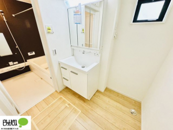 ���ʑ�E���ʏ��@�{�H��ʐ^�@�O�ʋ��̗���A�V���N���ȂǑ������[��������A�L�X�Ƃ������ʉ��ϑ�ł��B