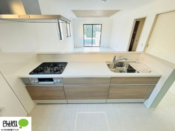 �L�b�`���@�{�H��ʐ^�F�V�z�Ȃ�ł͂̃s�J�s�J�̃L�b�`���͖����̂��������y�������Ă���܂��ˁB