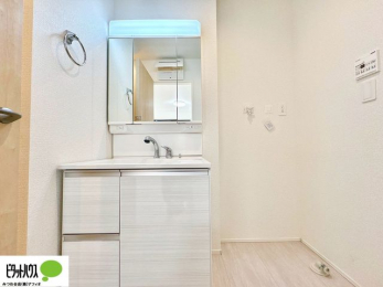 ���ʑ�E���ʏ��@�O�ʋ��̗���A�V���N���ȂǑ������[��������A�L�X�Ƃ������ʉ��ϑ�ł��B