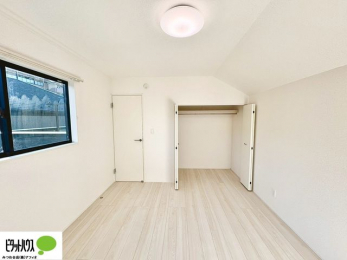 ���[�@���ꂼ��̂������Ɏ��[�X�y�[�X������̂Ńv���C�x�[�g�ȉו����g�߂ɒu�����Ƃ��ł��܂��B