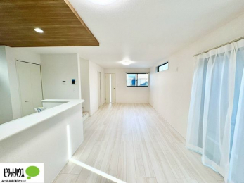 ���r���O�@LDK17.6���A�傫�ȑ�����ۓI�ȃ��r���O�́A�������邢��C�ɂ��Ă���܂��ˁB