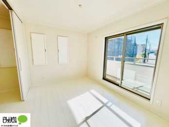 ���[�@�傫�ȑ����疾�邢�z�˂�������܂��B