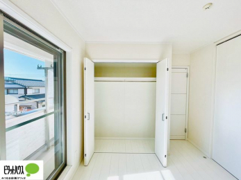 �q�������@�傫�Ȏ��[�͂��m����ׂ����G�݂������Ղ肵�܂��܂��B