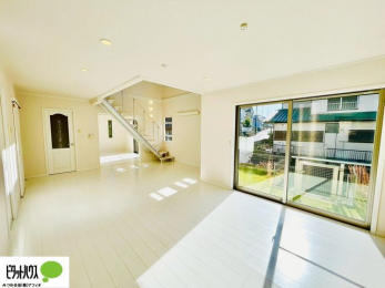 �L�b�`���@�傫�ȑ�����ۓI�ȃ��r���O�́A�������邢��C�ɂ��Ă���܂��ˁB