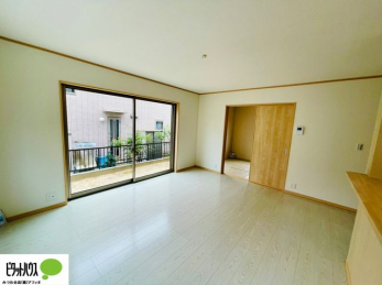 ���r���O�@�傫�ȑ�����ۓI�ȃ��r���O�́A�������邢��C�ɂ��Ă���܂��ˁB