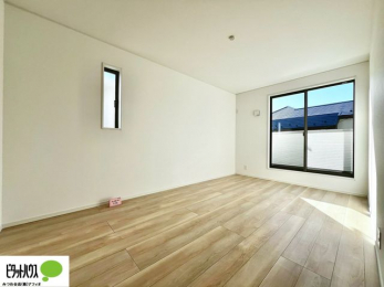 �Q���@����̏I���ɕv�w�ł������߂������Q���B�L���ɂ�Ƃ肪����A�Ƒ��̋C�z�������Ȃ������������x�߂���S�̃v���C�x�[�g��Ԃł��B