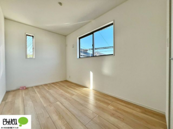 �q�������@�w�т̎��Ԃ��V�Ԏ��Ԃ���؂ɂł���q�ǂ������B�Ƌ�̔z�u�����₷���V���v���Ȑ݌v�ŁA�������K�Ɏg���܂��B