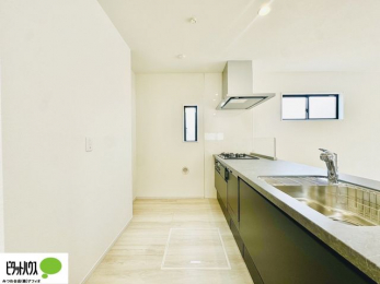 �L�b�`���@�{�H��ʐ^�@�V�z�Ȃ�ł͂̃s�J�s�J�̃L�b�`���͖����̂��������y�������Ă���܂��ˁB