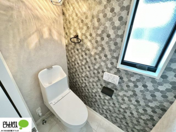 �g�C���@�{�H��ʐ^�F1�E2�K�E�H�V�����b�g�g�C�������B