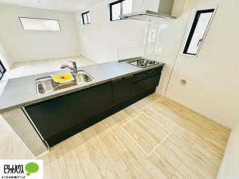 �L�b�`���@�{�H��ʐ^�@�V�z�Ȃ�ł͂̃s�J�s�J�̃L�b�`���͖����̂��������y�������Ă���܂��ˁB