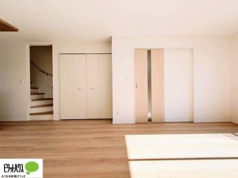 ���[�@���R�ƉƑ��̊炪���킹����l�C�̃��r���O�C���K�i�B