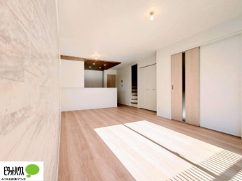 ���r���O�@�傫�ȑ�����ۓI�ȃ��r���O�́A�������邢��C�ɂ��Ă���܂��ˁB