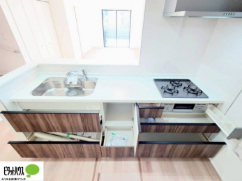 �L�b�`���@�V�z�Ȃ�ł͂̃s�J�s�J�̃L�b�`���͖����̂��������y�������Ă���܂��ˁB