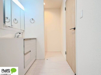 ���ʑ�E���ʏ��@���ʏ��Ɏ��[�X�y�[�X��݂��܂����B������^�I���A�X�g�b�N��܂Ȃǉ����Ƒ����̂Ń��l���ɃX�y�[�X������Əd�󂵂܂��B