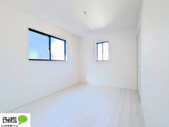 ���[�@2�ʍ̌��Ŗ��邭�A���ʂ��̗ǂ��������ł��B