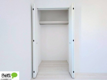 �q�������@�N���[�[�b�g�́A�����E���s��������A��̒����ߗނ����N���N���[�\�ł�