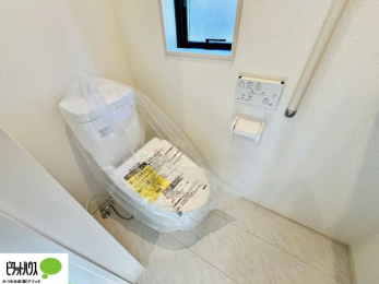 �g�C���@�{�H��ʐ^�F1�E2�K�E�H�V�����b�g�g�C�������B