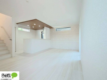 ���r���O�@���R�ƉƑ��̊炪���킹����l�C�̃��r���O�C���K�i�B