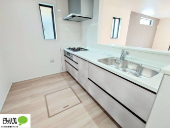 ���̑��@�{�H��ʐ^�@������Ԃ����S��TV���j�^�[�t���C���^�[�z��