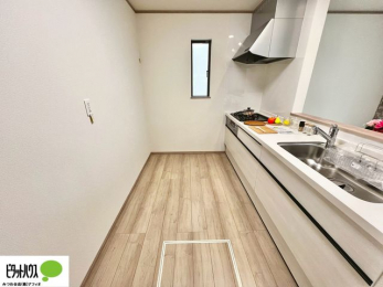 �L�b�`���@�{�H��ʐ^�@�V�z�Ȃ�ł͂̃s�J�s�J�̃L�b�`���͖����̂��������y�������Ă���܂��ˁB