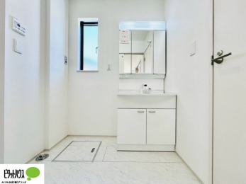 ���ʑ�E���ʏ��@�{�H��ʐ^�@�O�ʋ��̗���A�V���N���ȂǑ������[��������A�L�X�Ƃ������ʉ��ϑ�ł��B