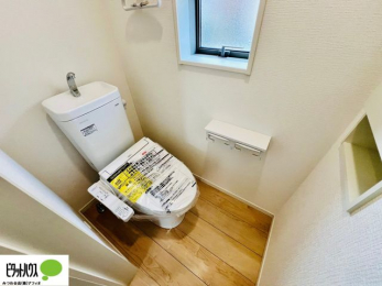 �g�C���@�{�H��ʐ^�@1�E2�K�E�H�V�����b�g�g�C�������B