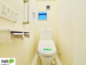 �g�C���@�{�H��ʐ^�@1�E2�K�E�H�V�����b�g�g�C�������B