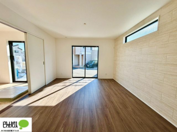 ���r���O�@�傫�ȑ�����ۓI�ȃ��r���O�́A�������邢��C�ɂ��Ă���܂��ˁB