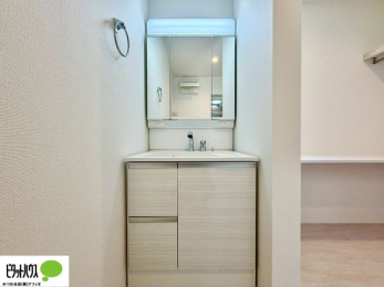 ���ʑ�E���ʏ��@�O�ʋ��̗���A�V���N���ȂǑ������[��������A�L�X�Ƃ������ʉ��ϑ�ł��B