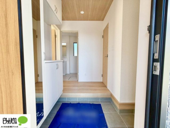 ���̑��@�����ЂƂ̖ʂƂ��ĉƑS�̂���̉����邱�Ƃɂ��A������̗͂ɂ����ɋ����\���ƂȂ�܂��B�Ɖ��̂˂����h�~���A�ϐk���ɗD�ꂽ���ʂ𔭊����܂��B