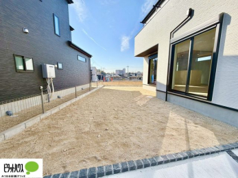 ���̑��@SI(�X�P���g���C���t�B��)�Z��F�\���i���E���E�����̍\���́j�Ɠ����i�Ԏ��E�ݔ��j�𕪗��ł��邩��A�Ƒ��̐����⃉�C�t�X�^�C���̕ω��ɍ��킹�ĊԎ��̕ύX��ݔ������e�i���X���ȒP�ɂł��܂��B