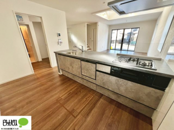 �L�b�`���@�V�z�Ȃ�ł͂̃s�J�s�J�̃L�b�`���͖����̂��������y�������Ă���܂��ˁB