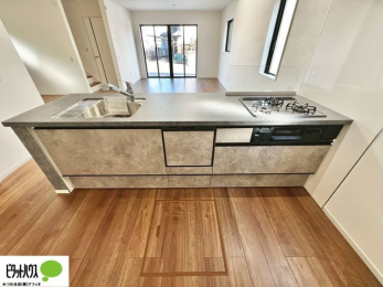 �L�b�`���@�Ƒ��Ƃ��b���Ȃ���y���������ł���J�E���^�[�L�b�`���B�Ǝ��̖����H��@�t���ł��B