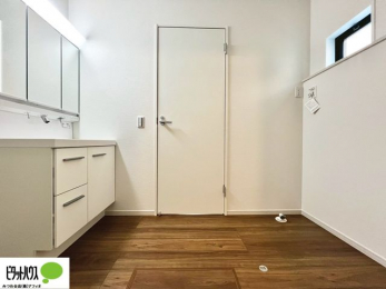 ���ʑ�E���ʏ��@�g���₷���V���v���Ȑ��ʉ��ϑ�B�����̎x�x�͂�������n�܂�܂��B