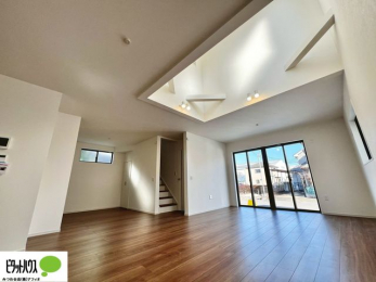 ���r���O�@��^�e���r��\�t�@�[��u���Ă��]�T����������23.4���̂�Ƃ�̃��r���O�B