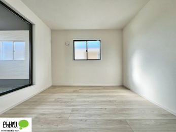 �Q���@����̏I���ɕv�w�ł������߂������Q���B�L���ɂ�Ƃ肪����A�Ƒ��̋C�z�������Ȃ������������x�߂���S�̃v���C�x�[�g��Ԃł��B