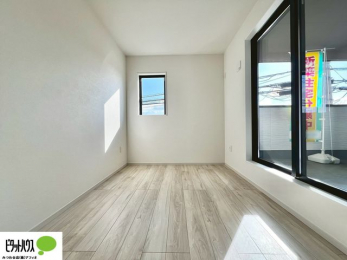 ���[�@�傫�ȑ����疾�邢�z�˂�������܂��B