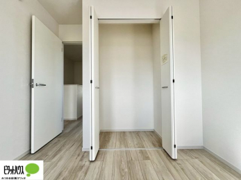 �q�������@���ꂼ��̂������Ɏ��[�X�y�[�X������̂Ńv���C�x�[�g�ȉו����g�߂ɒu�����Ƃ��ł��܂��B